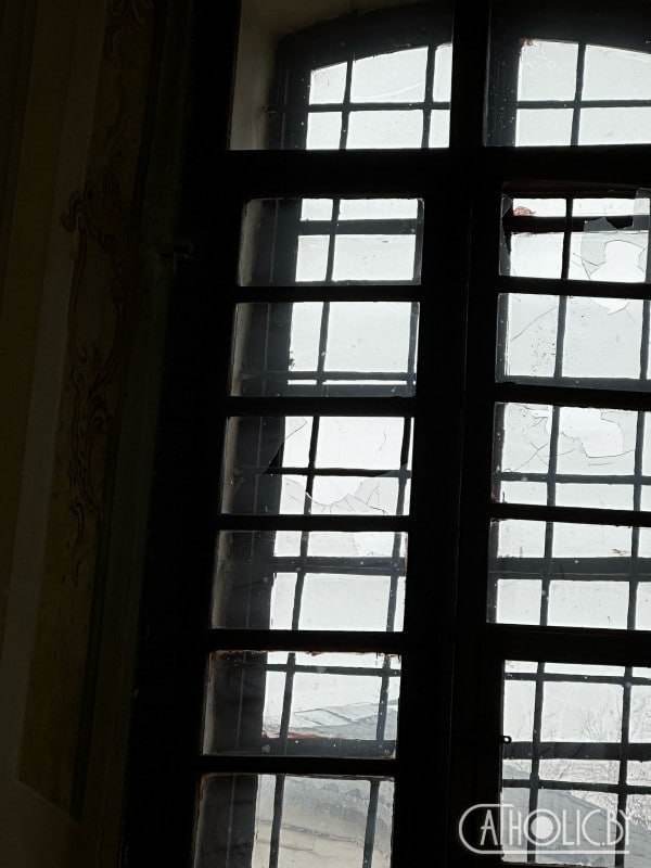 Акт вандализма в Могилеве: ночью неизвестные разбили стекла в старинном костеле св. Станислава