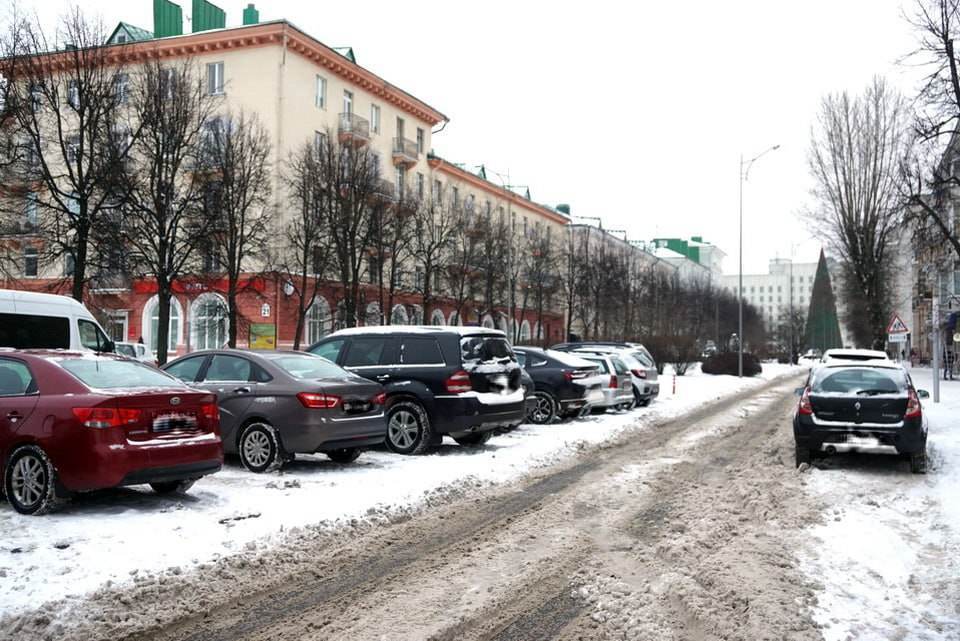 В феврале за парковку по бульвару Ленина и улице Миронова начнут брать деньги, за этой платной парковкой последуют другие