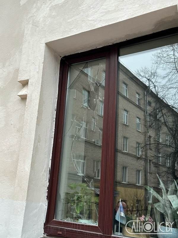 Акт вандализма в Могилеве: ночью неизвестные разбили стекла в старинном костеле св. Станислава