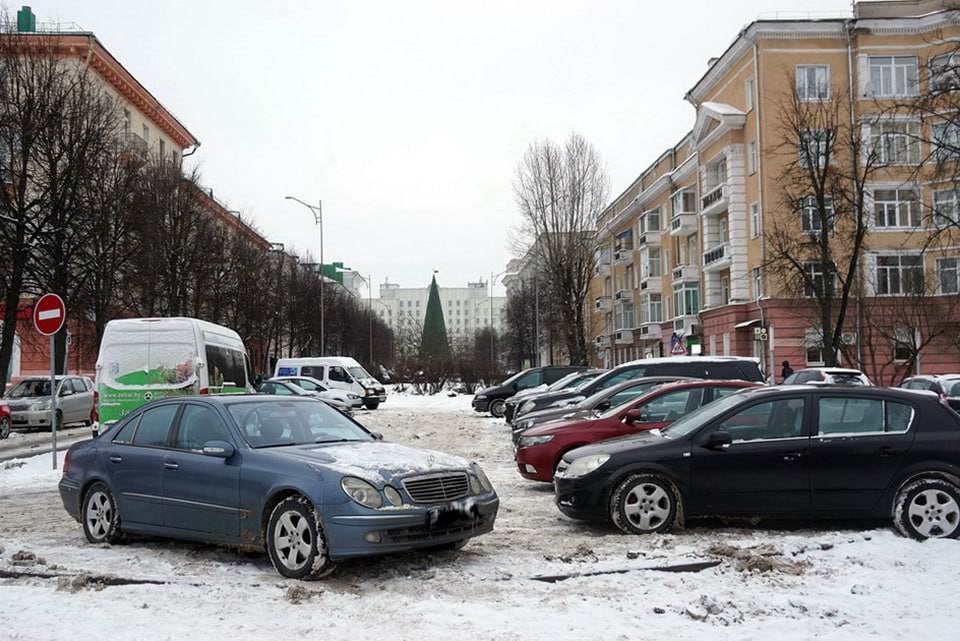 В феврале за парковку по бульвару Ленина и улице Миронова начнут брать деньги, за этой платной парковкой последуют другие