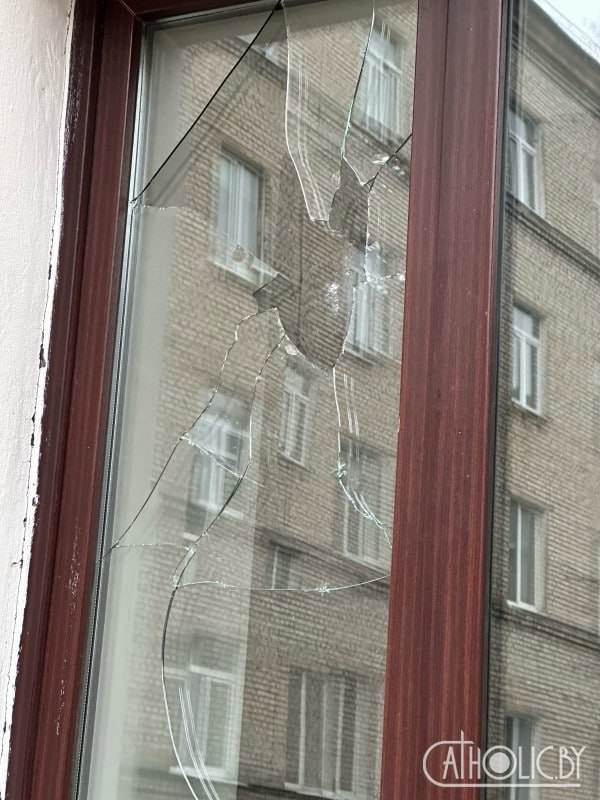 Акт вандализма в Могилеве: ночью неизвестные разбили стекла в старинном костеле св. Станислава