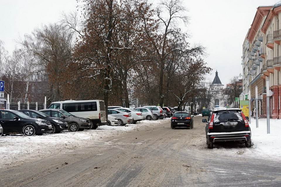 В феврале за парковку по бульвару Ленина и улице Миронова начнут брать деньги, за этой платной парковкой последуют другие