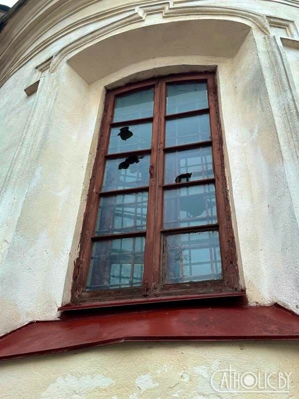 Акт вандализма в Могилеве: ночью неизвестные разбили стекла в старинном костеле св. Станислава