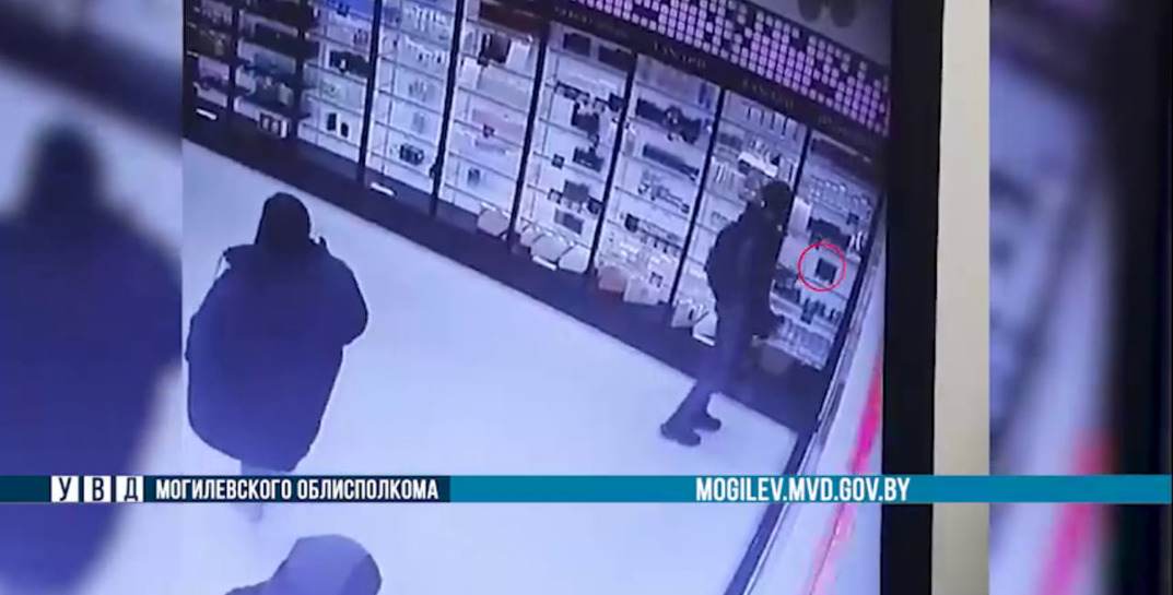 Могилевчанин унес из нескольких магазинов духи и бельё на общую сумму более 800 рублей