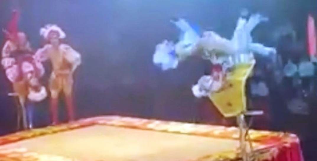 В Гомельском цирке во время представления упал акробат