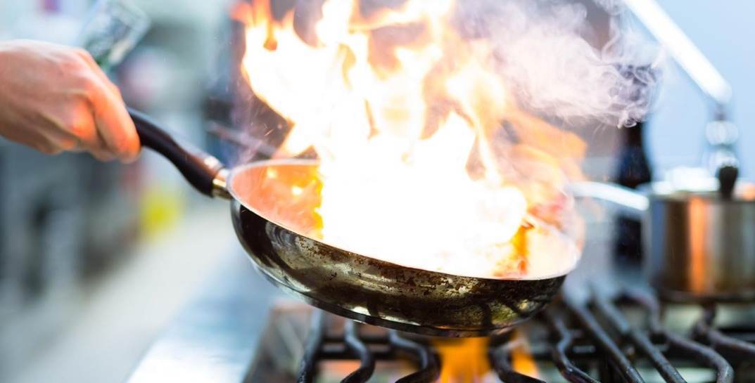 В Гомеле на 16-летней девушке загорелась одежда во время приготовления еды