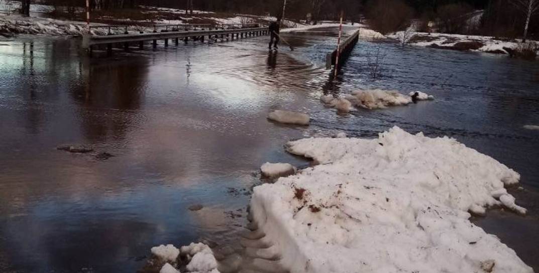 На Могилевщине реки подтопили дороги и мосты