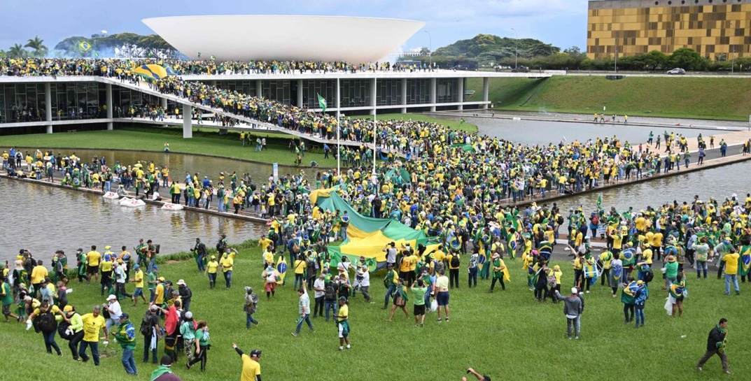 В Бразилии сторонники бывшего президента устроили беспорядки в столице и захватили здание Конгресса