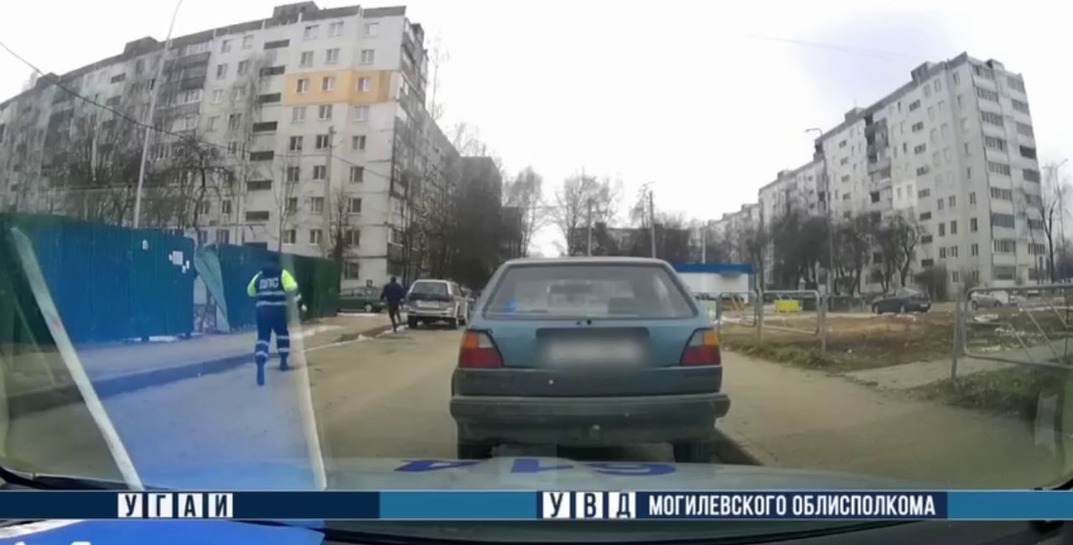 В Могилеве пьяный водитель попытался убежать от ГАИ