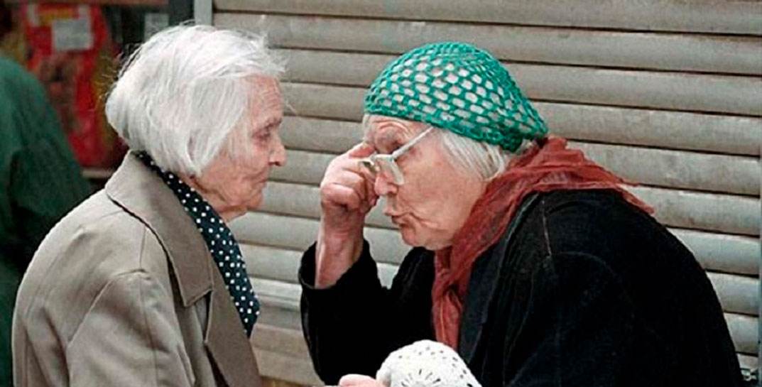 В Могилеве две пенсионерки воевали за торговую точку. В итоге одну увезла скорая, а вторую могут посадить