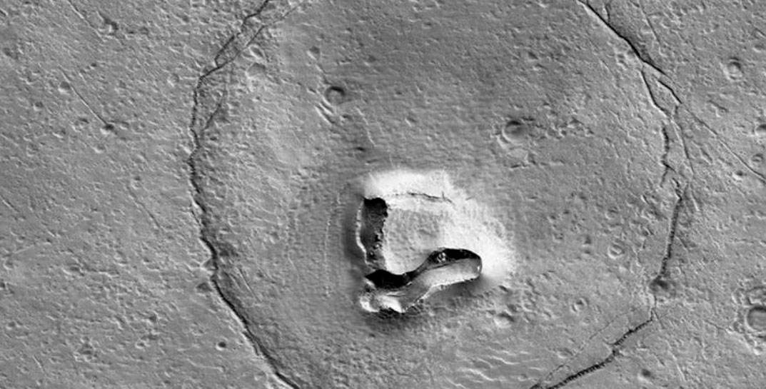 NASA нашло на поверхности Марса «морду медведя»