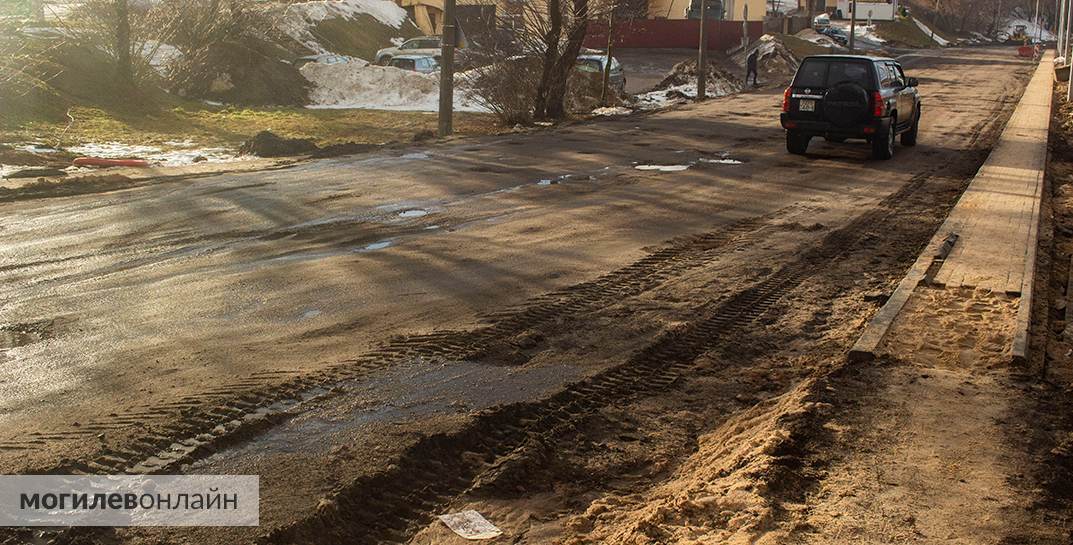 «Стоит вода и ничего с ней нельзя сделать». Посмотрели, как идут работы в злополучном Витебском тупике