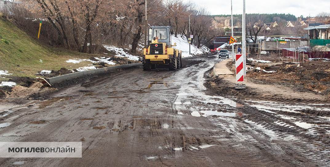 «Стоит вода и ничего с ней нельзя сделать». Посмотрели, как идут работы в злополучном Витебском тупике