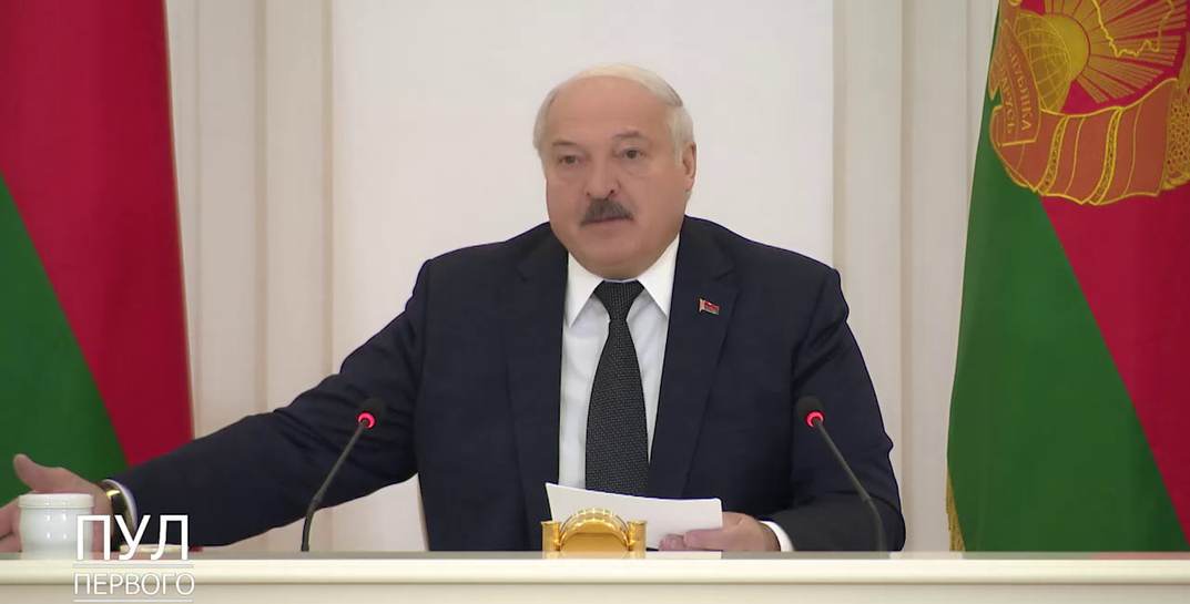 «В 30-40 раз выше, чем у продавцов». Лукашенко поручил «донести до людей» сколько получает руководство торговых сетей