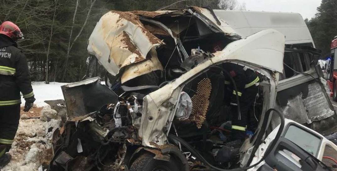 Жуткое ДТП в Смолевичском районе: маршрутка столкнулась с грузовиком, погибли 11 человек