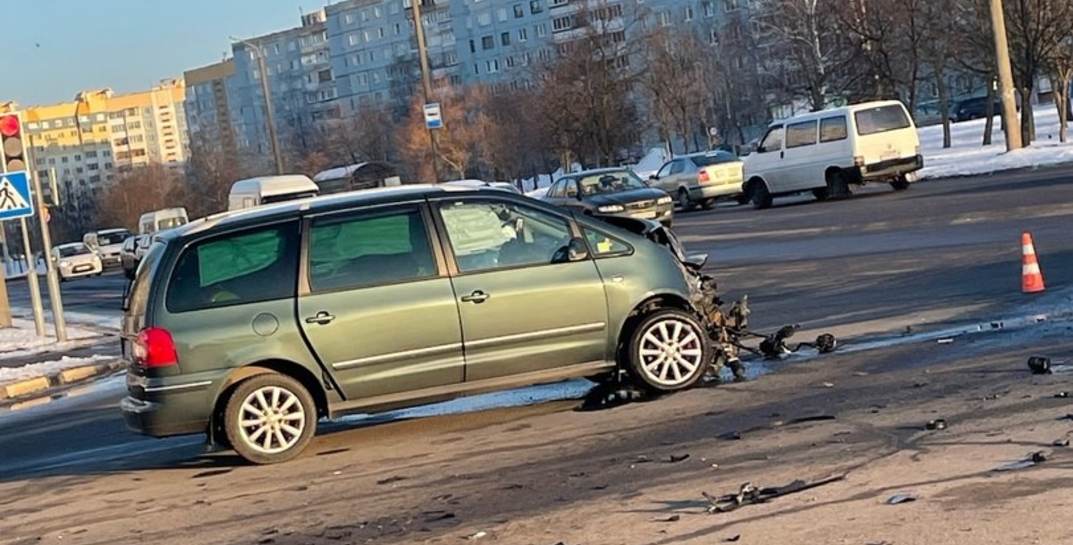 В Могилеве случилось серьёзное ДТП с двумя легковушками