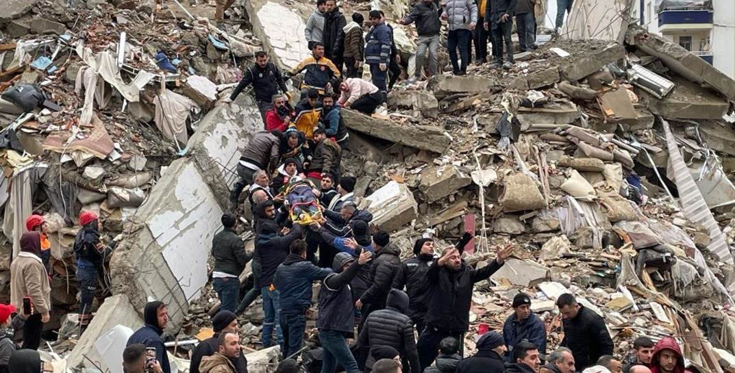 Количество жертв землетрясения в Турции и Сирии превысило 15 тысяч человек