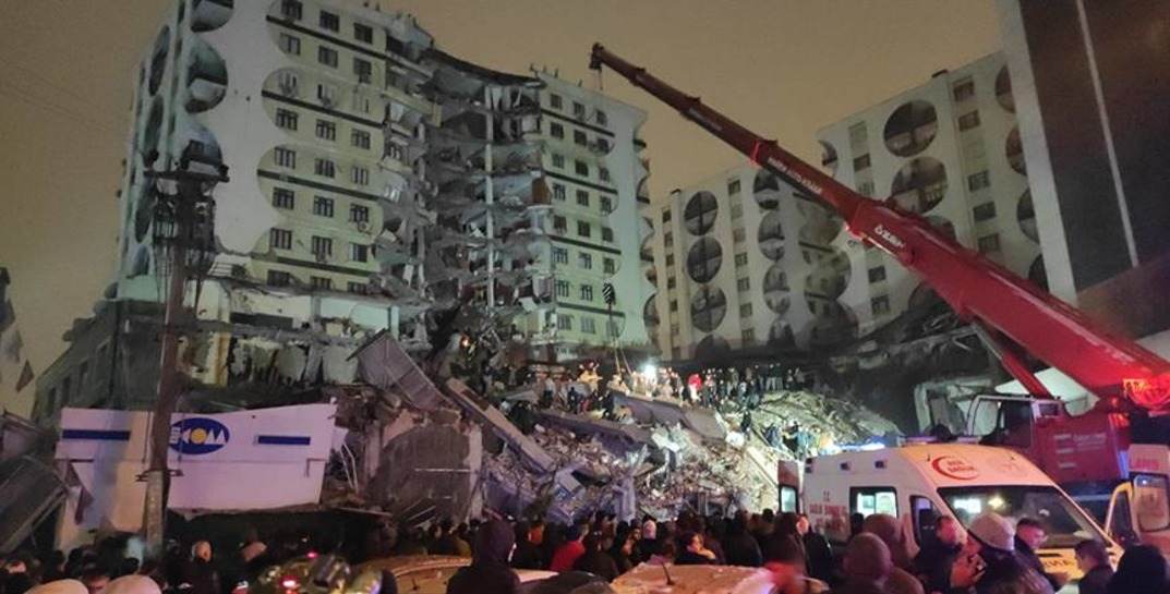 В Турции и Сирии произошло мощнейшее землетрясение. Погибли сотни человек