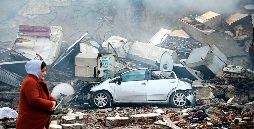 Число жертв землетрясения в Турции и Сирии превысило 4,3 тысячи человек