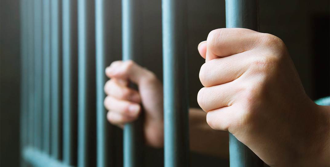 В Гомеле подросток получил 9 лет колонии за изнасилование младшей сестры. Ранее парень сам был жертвой педофила