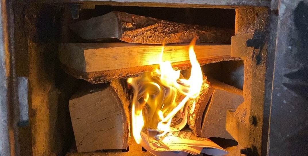 В Кричевском районе пенсионерка пытался разжечь печку бензином и попала в реанимацию с ожогами