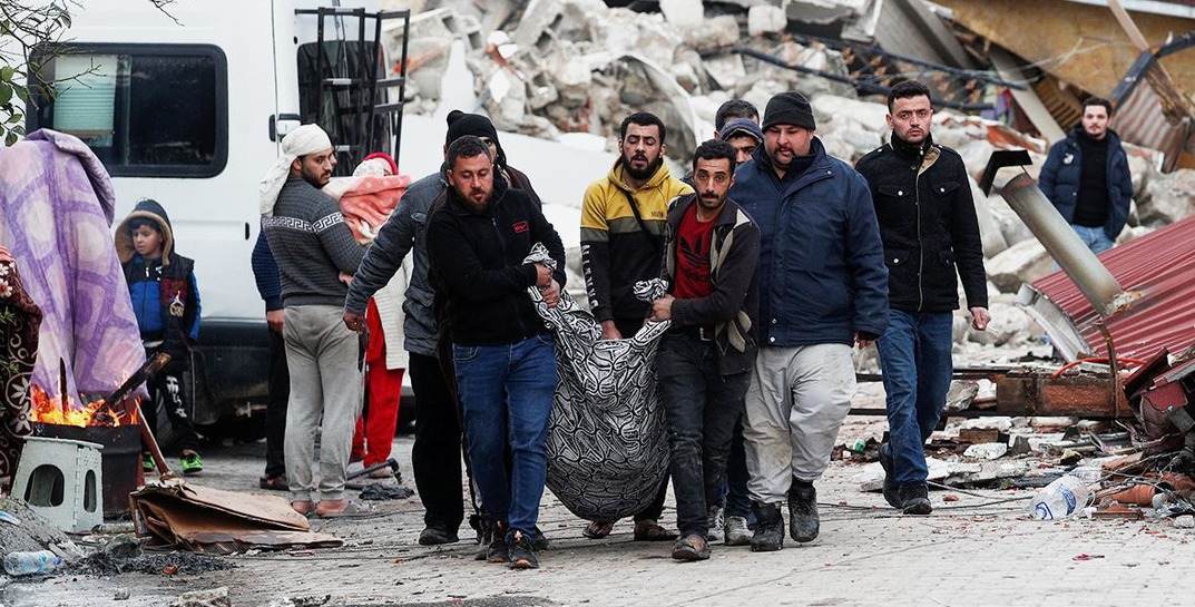 Число погибших из-за землетрясений в Турции и Сирии достигло почти 8 тысяч