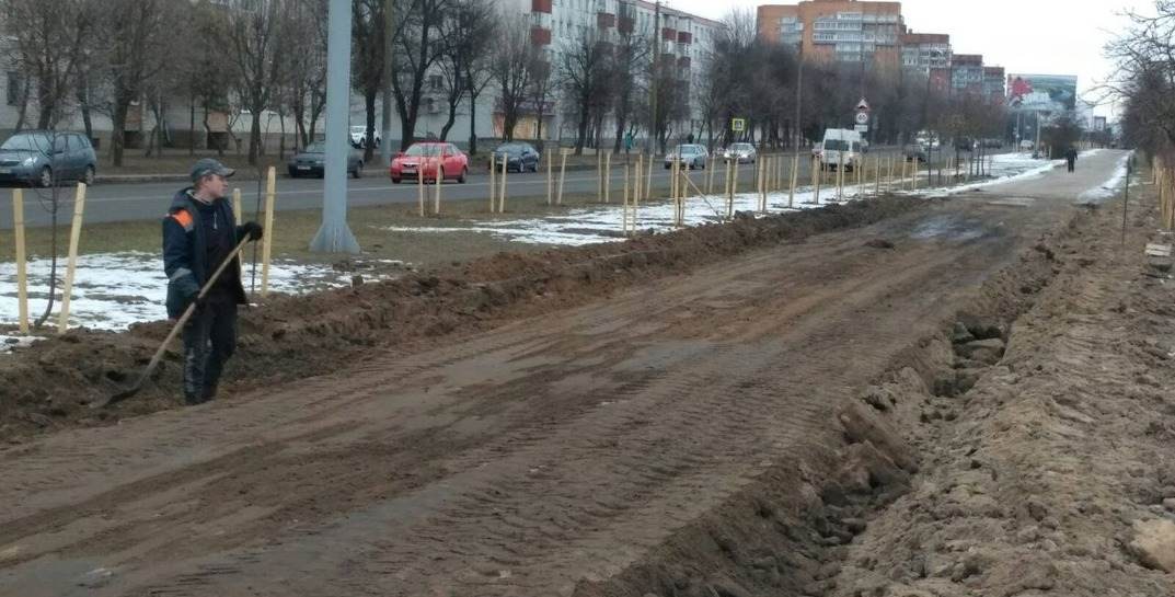 На улице Островского в Могилеве начали ремонт тротуара