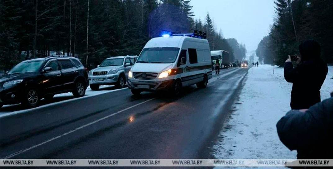 В Могилевской области столкнулись маршрутка и трактор, 11 пострадавших