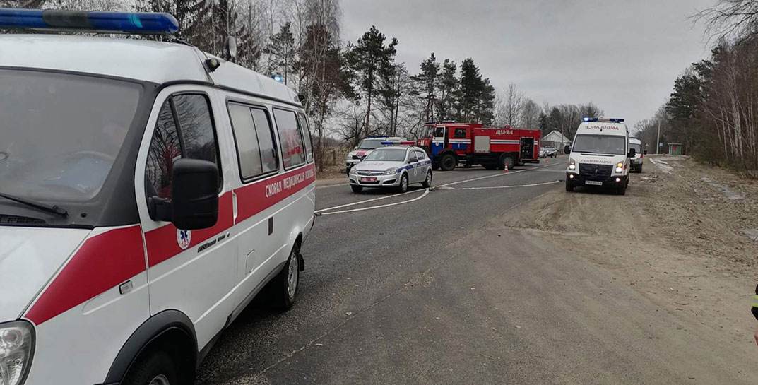 МЧС: под Бобруйском с маршруткой столкнулись два трактора, в больницу доставлено 12 человек