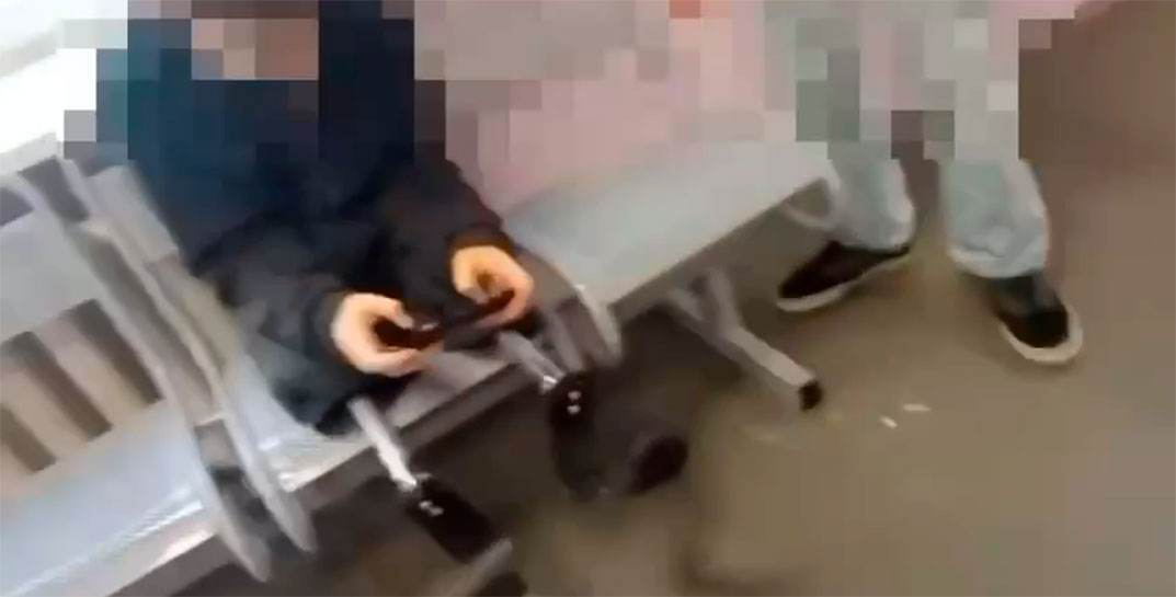 В сети распространяется видео, как в Санкт-Петербурге школьники издеваются над ребенком-инвалидом с ампутированными ногами