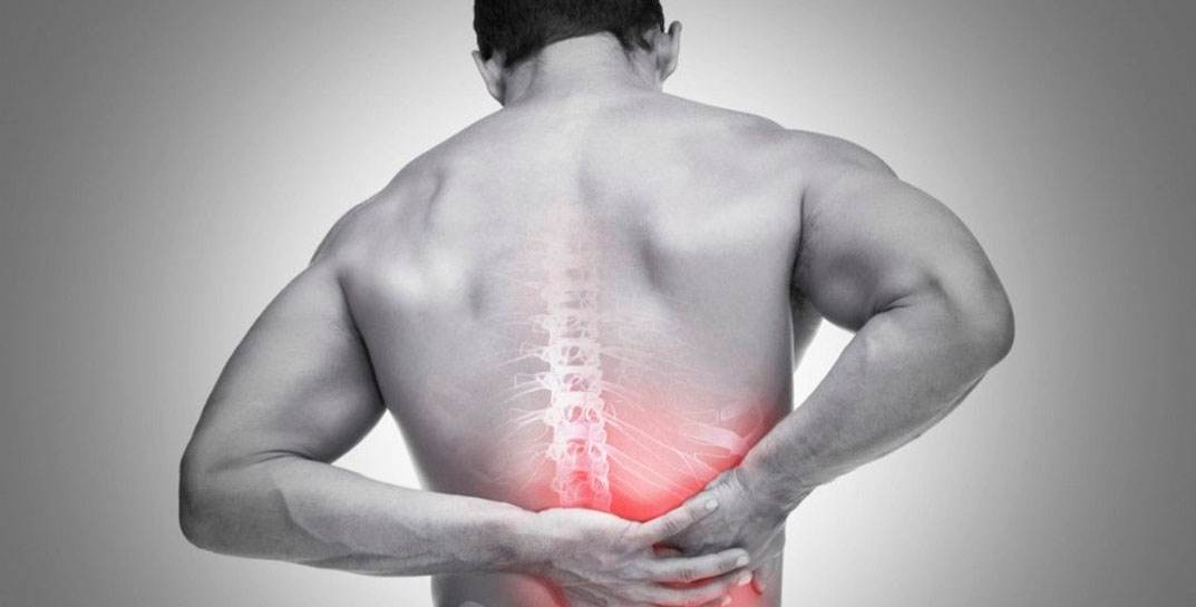 Реабилитолог рассказал, когда боль в спине указывает на развитие онкозаболеваний