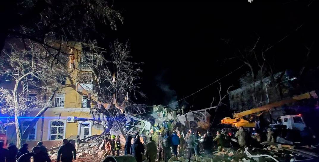 В Краматорске в результате попадания ракеты разрушен жилой дом