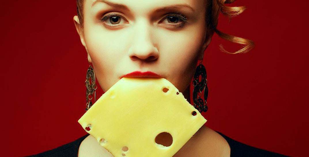 Диетологи объяснили, как отказ от сыра может помочь здоровью