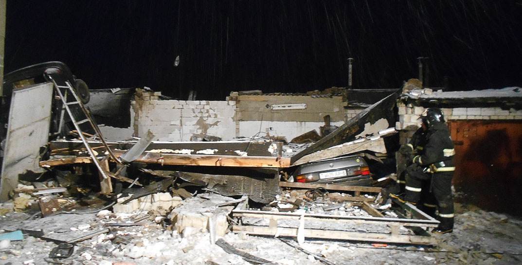 «Мужики, он там живой, неживой?» МЧС опубликовало видео с места взрыва в гаражном кооперативе в Бобруйске