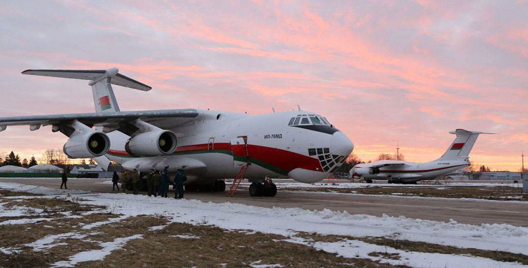 Белорусские военные летчики доставят гуманитарную помощь в Турцию