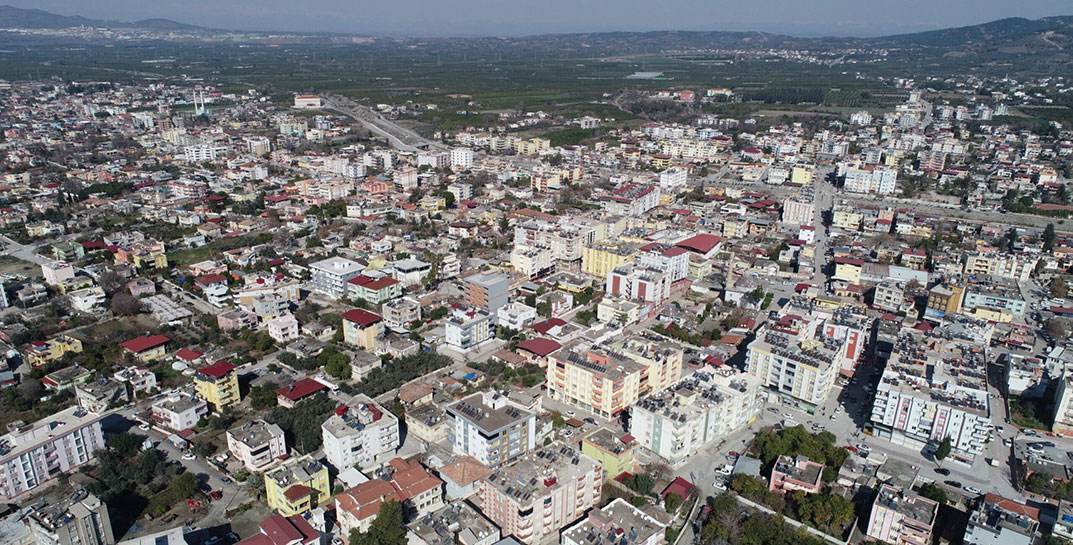 В эпицентре землетрясений в Турции полностью уцелел город. Потому что мэр строго запрещал незаконное строительство