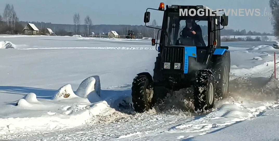 Фигурное вождение, преодоление препятствий, огневой рубеж. В Горках прошли соревнования по… тракторному биатлону