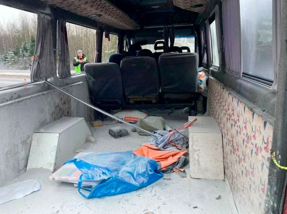 Следователи сообщили подробности ДТП с перевернувшимся под Борисовом микроавтобусом