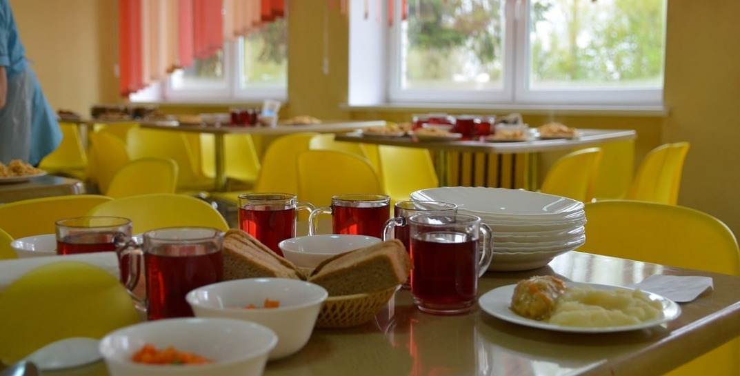 В белорусских школах могут отменить завтрак, но ввести шведский стол