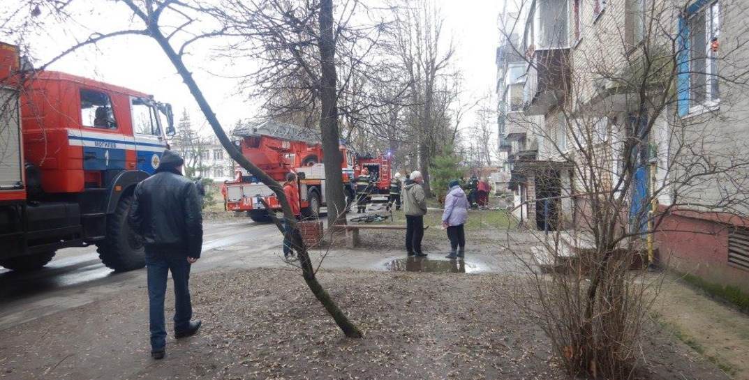 В Могилеве из-за неосторожного курения загорелась квартира — на пожаре едва не погиб мужчина, его спасли