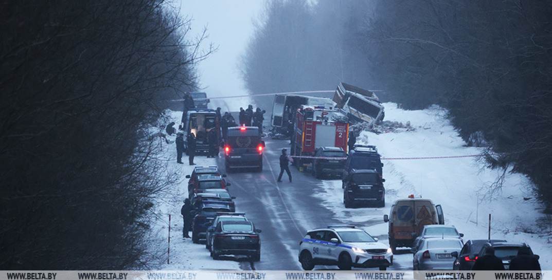 Умер водитель маршрутки, которая попала в ДТП с МАЗом под Смолевичами