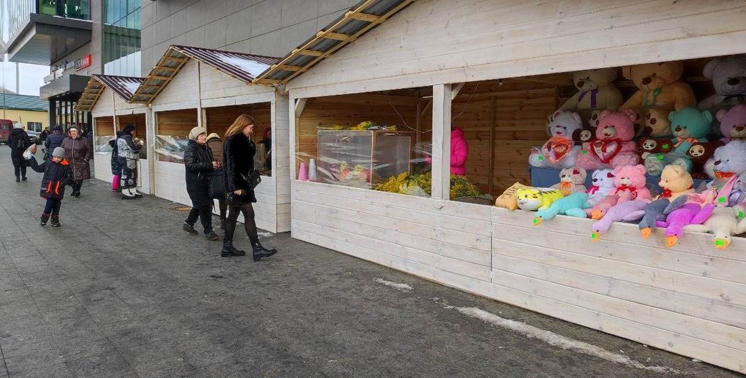 В Могилеве начали работать специальные площадки по продаже цветов
