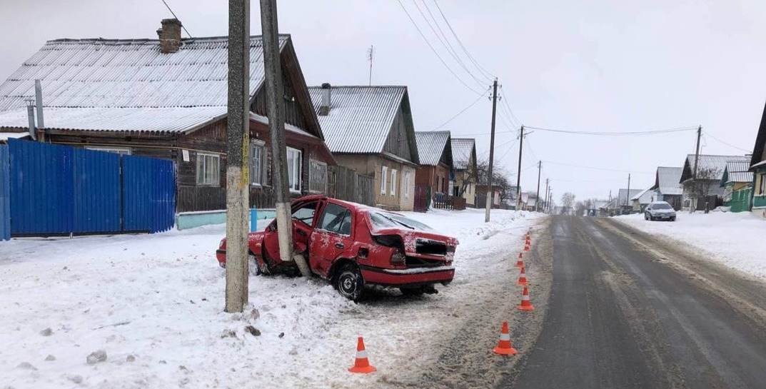 В Быхове водитель из-за гололеда не справилась с управлением и врезалась в столб