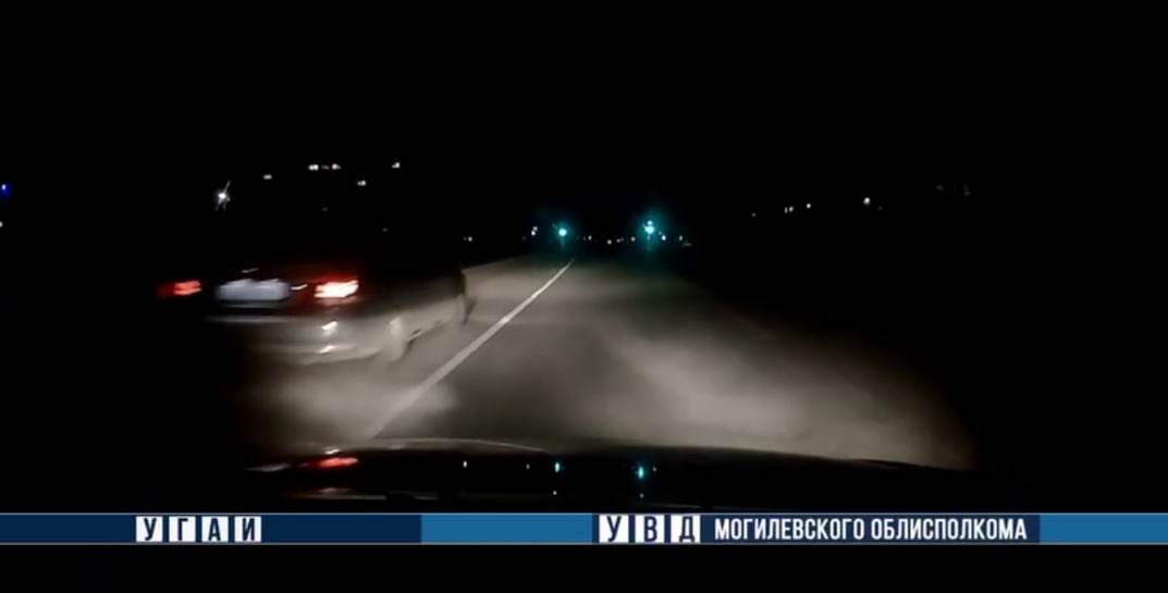 В Бобруйске гаишники по видео наказали водителя, который нарушил правила обгона