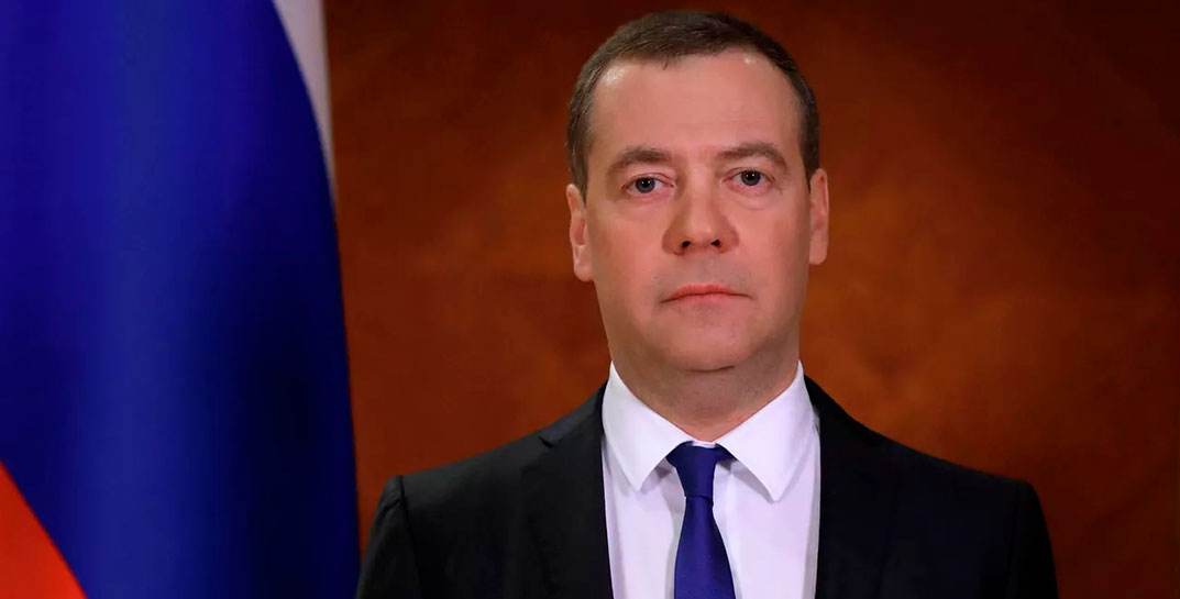 Медведев приравнял арест Путина за рубежом к объявлению войны России