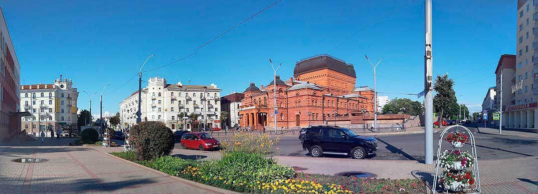 Панорама современной Театральной площади Могилева