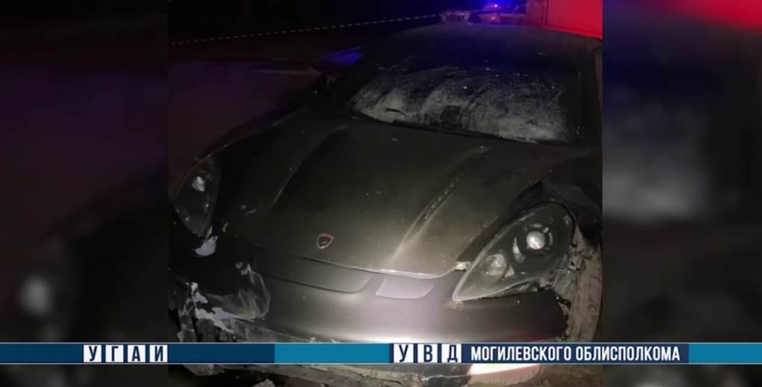 В ГАИ рассказали подробности о смертельном ДТП в Могилеве, где пьяный водитель на Porsche выехал на тротуар и протаранил остановку