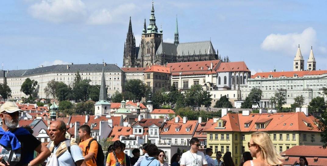 Чехия на год продлила запрет на выдачу виз гражданам Беларуси и России