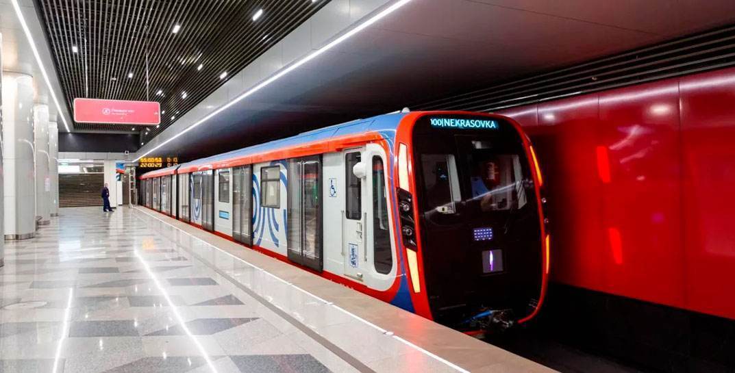 В московском метро мужчина толкнул подростка под прибывающий поезд