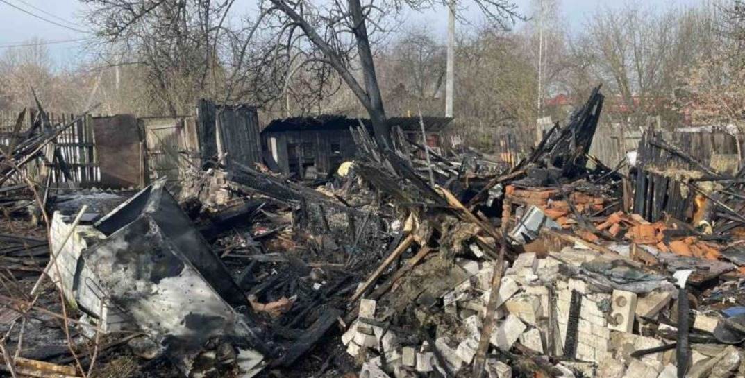 В Могилеве на выходных полностью сгорел дом и произошел пожар в квартире